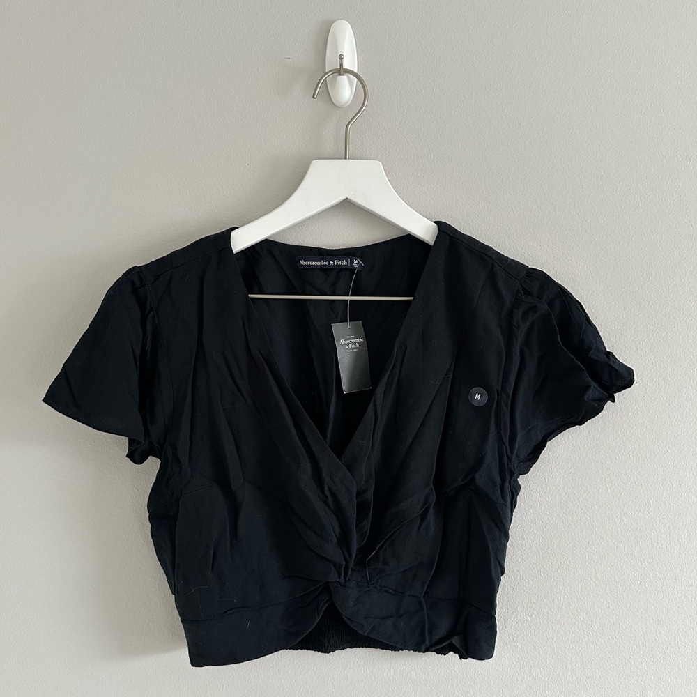 Abercrombie & Fitch Black V-Neck Crop Top Size M NWT